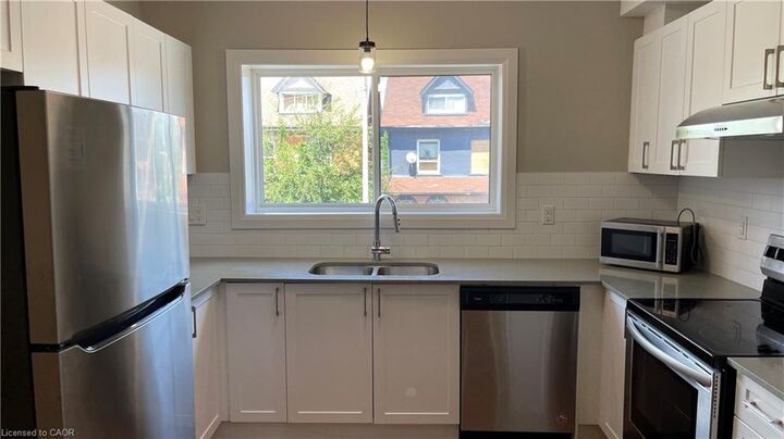 Property Photo:  540 King Street E A5  ON L8N 1E2 