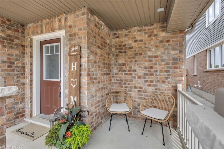 Property Photo:  515 Equestrian Way  ON N3E 0B5 