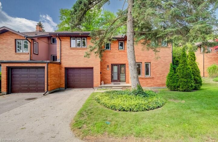 Property Photo: 206 Candlewood Crescent 9 ON N2L 5Y9