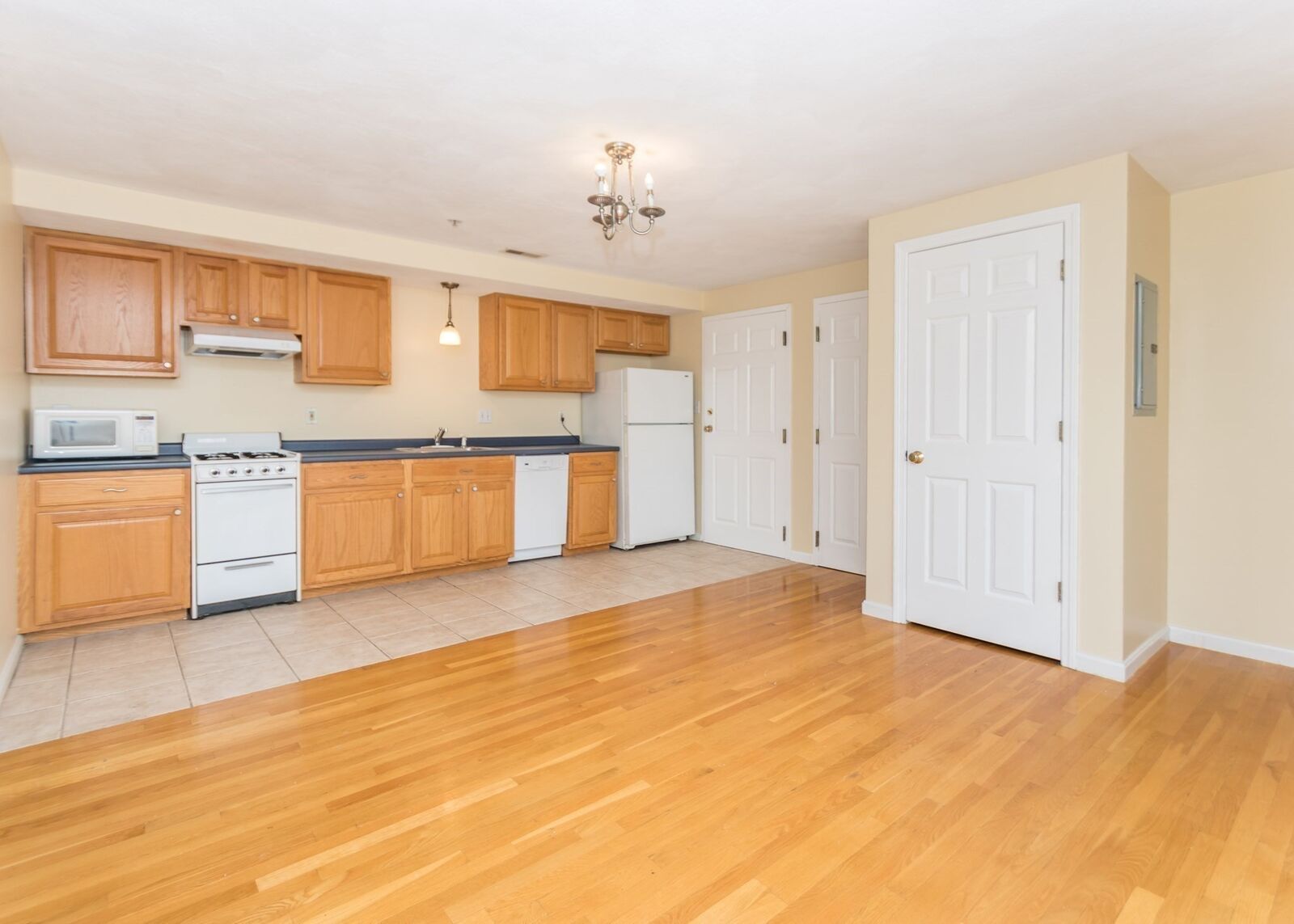 Property Photo:  10 Middle Street Ct 7  MA 02451 