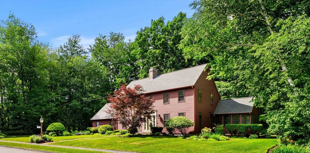 Property Photo: 6 Lexington Cir MA 01520