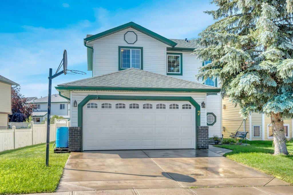 Property Photo: 7 Springs Crescent SE AB T4A 2C2
