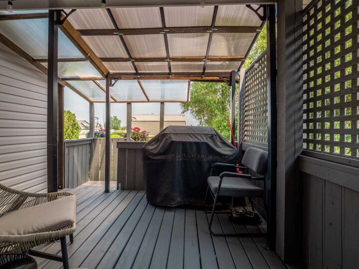 Property Photo: 7 Kodiak Boulevard N AB T1H 6S7