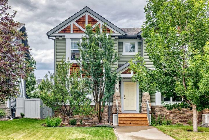 Property Photo: 22 Everwillow Circle SW AB T2V 4V2