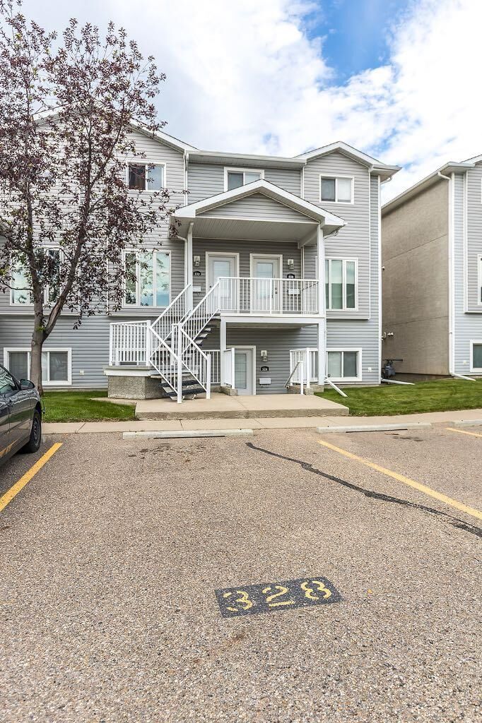 Property Photo:  328 Northlands Pointe NE  AB T1C 0C1 