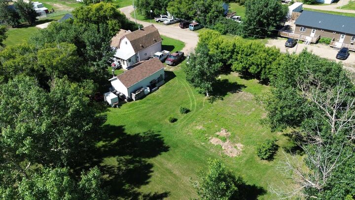 Property Photo: 34243 Clovelly Street AB T0C 0E0