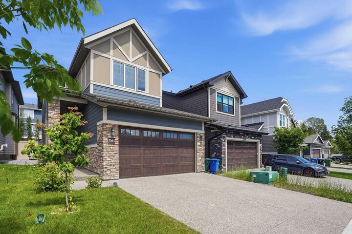 7164 11 Avenue SW — photo 1