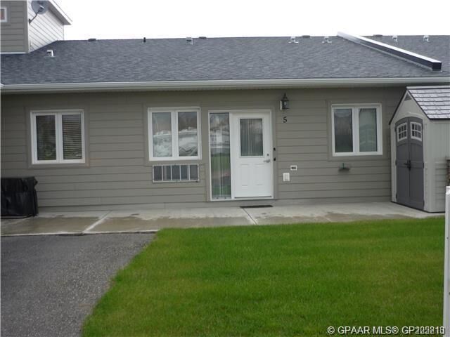 Property Photo: 4304 51 Street 5 AB T0H 3G0