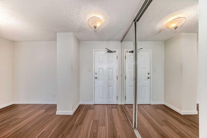 Property Photo: 924 14 Avenue SW 1602 AB T2R 0N7
