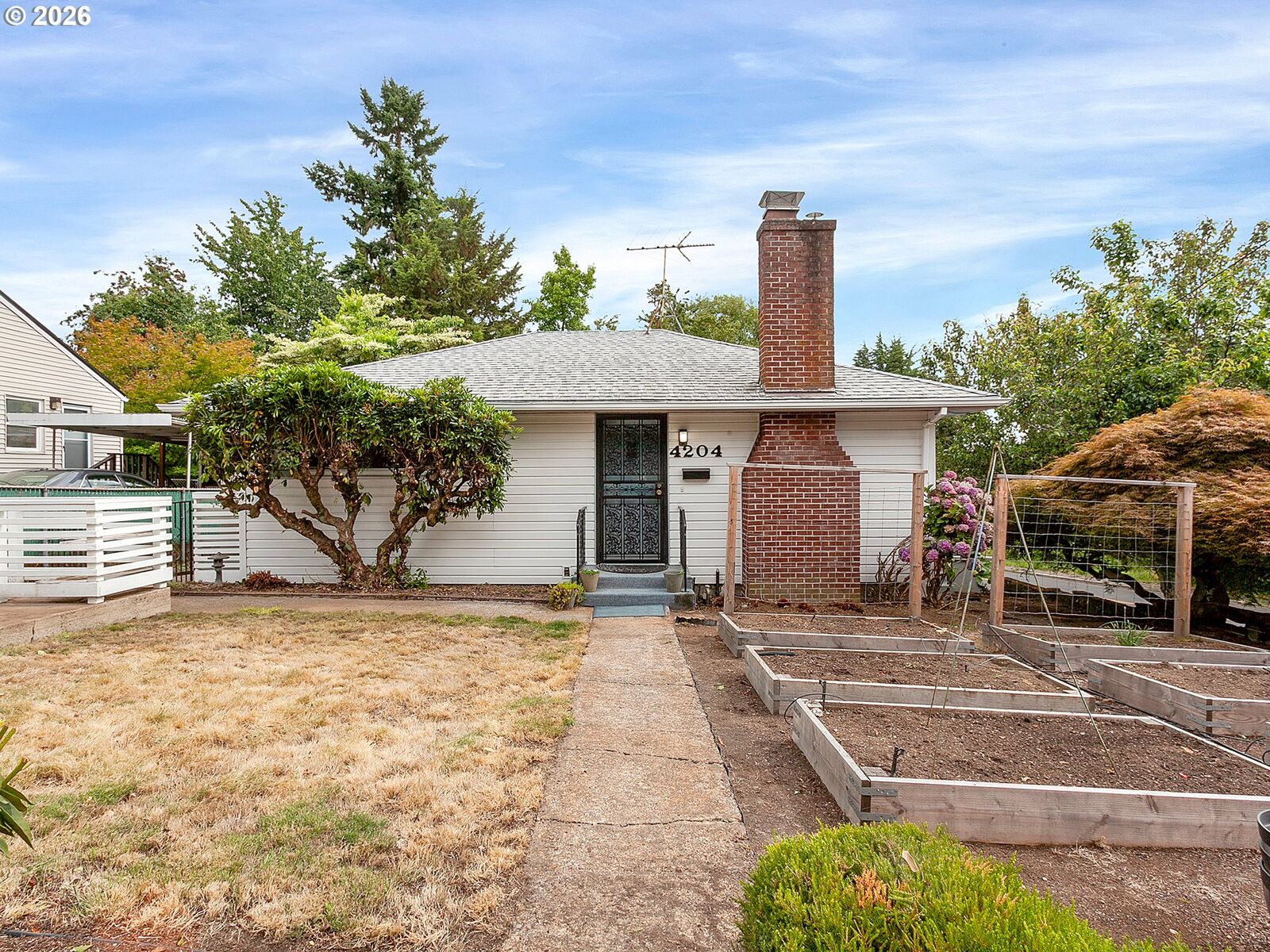 Property Photo: 4204 SE Adams St OR 97222