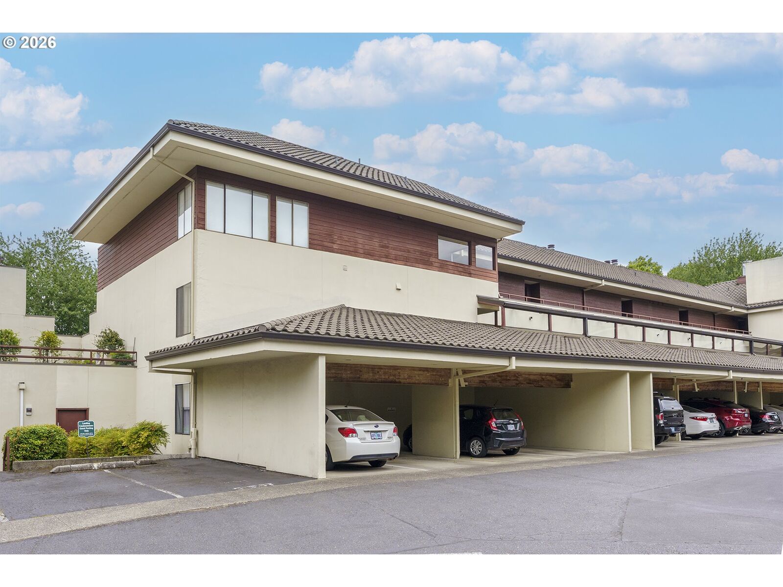 Property Photo:  5250 S Landing Dr 310  OR 97239 