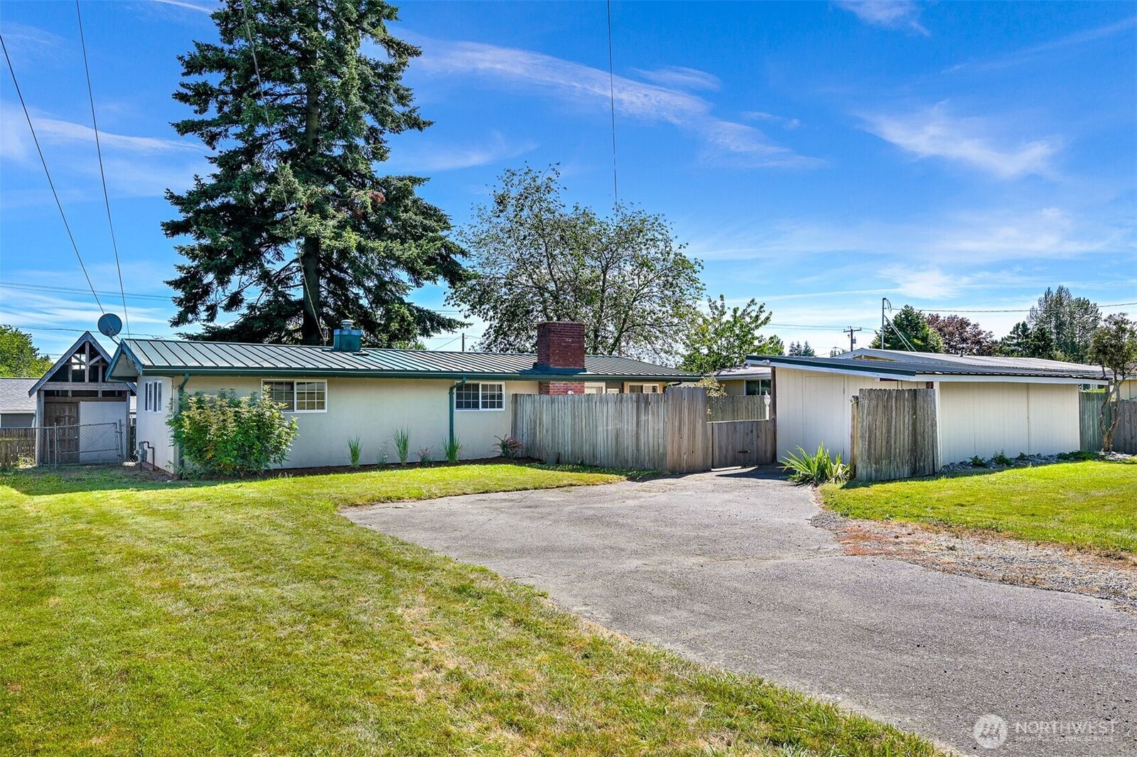 Property Photo:  2267  Hawthorne Street  WA 98248 