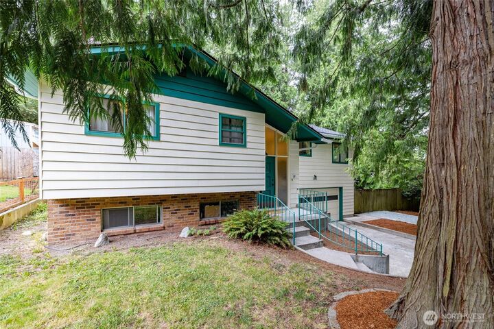 Property Photo:  1105 N 14th Street  WA 98273 