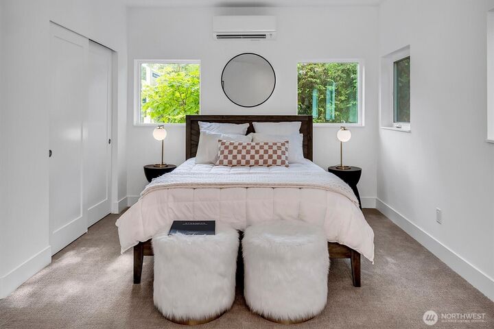 Property Photo: 427 102nd Avenue SE WA 98004