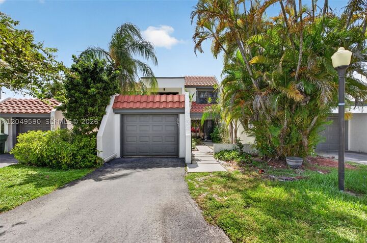 Property Photo: 365 Fern Dr 7-2 FL 33326