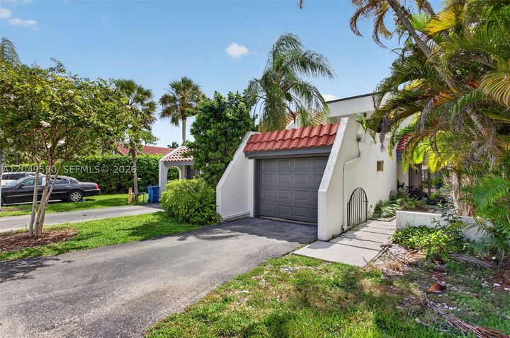 Property Photo:  365 Fern Dr 7-2  FL 33326 