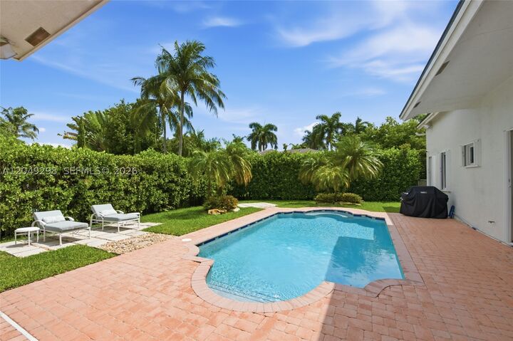Property Photo: 2542 Eagle Run Dr FL 33327