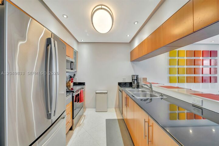 Property Photo: 1750 N Bayshore Dr 3910 FL 33132