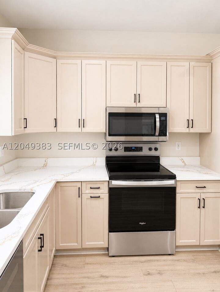 Property Photo:  1820 Salerno Cir  FL 33327 