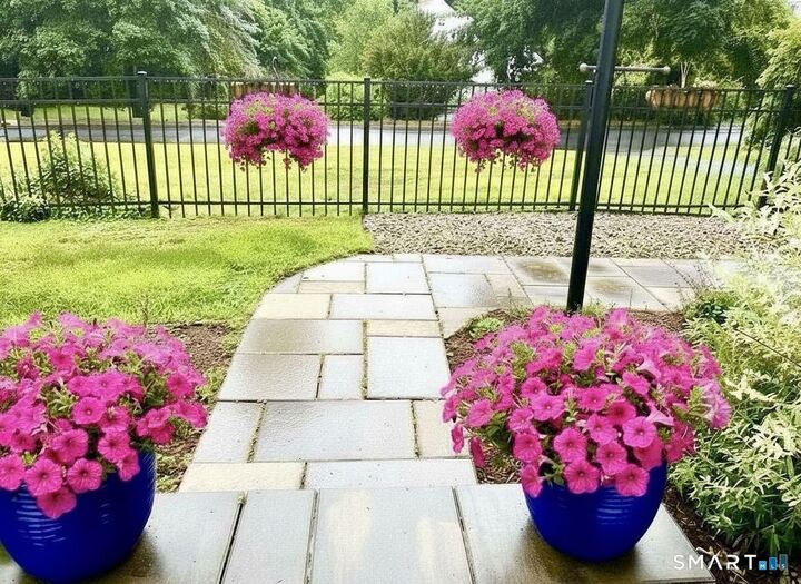 Property Photo:  530 Bloomfield Avenue  CT 06002 