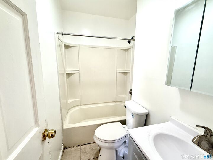 Property Photo:  202 Sixth Street 1st Fl  CT 06607 