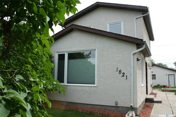 Property Photo: 1821 Connaught Street SK S4T 4T4