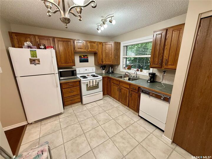 Property Photo: 831 Seymour Crescent N SK S4X 2B6