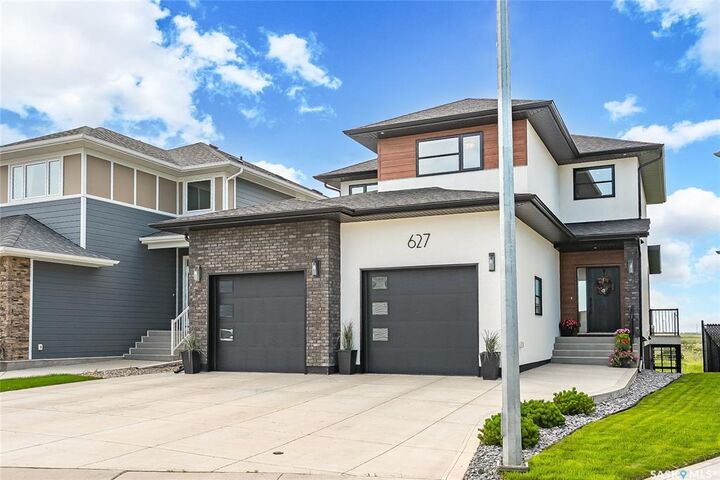 Property Photo: 627 Fast Crescent SK S7W 0X1