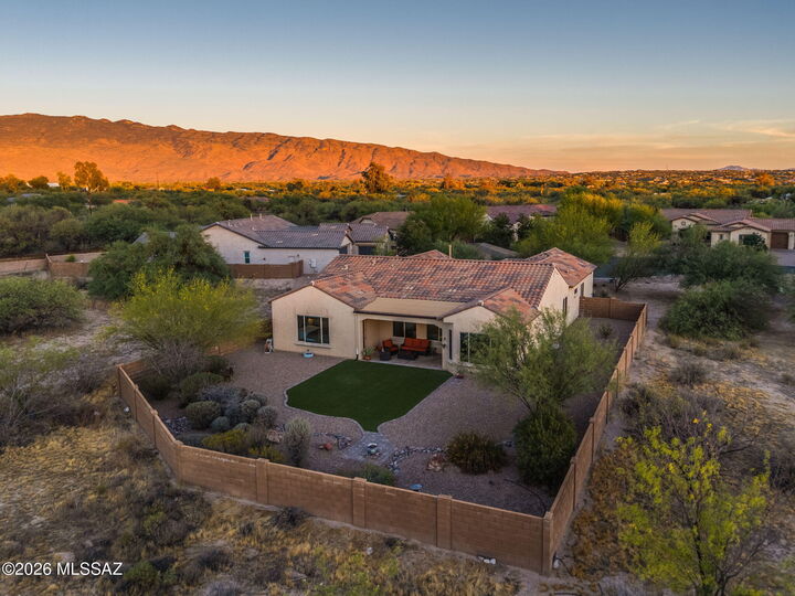 Property Photo:  10823 E Fairacres Place  AZ 85749 