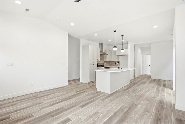 Property Photo:  4449 Conifer St  WA 99353 