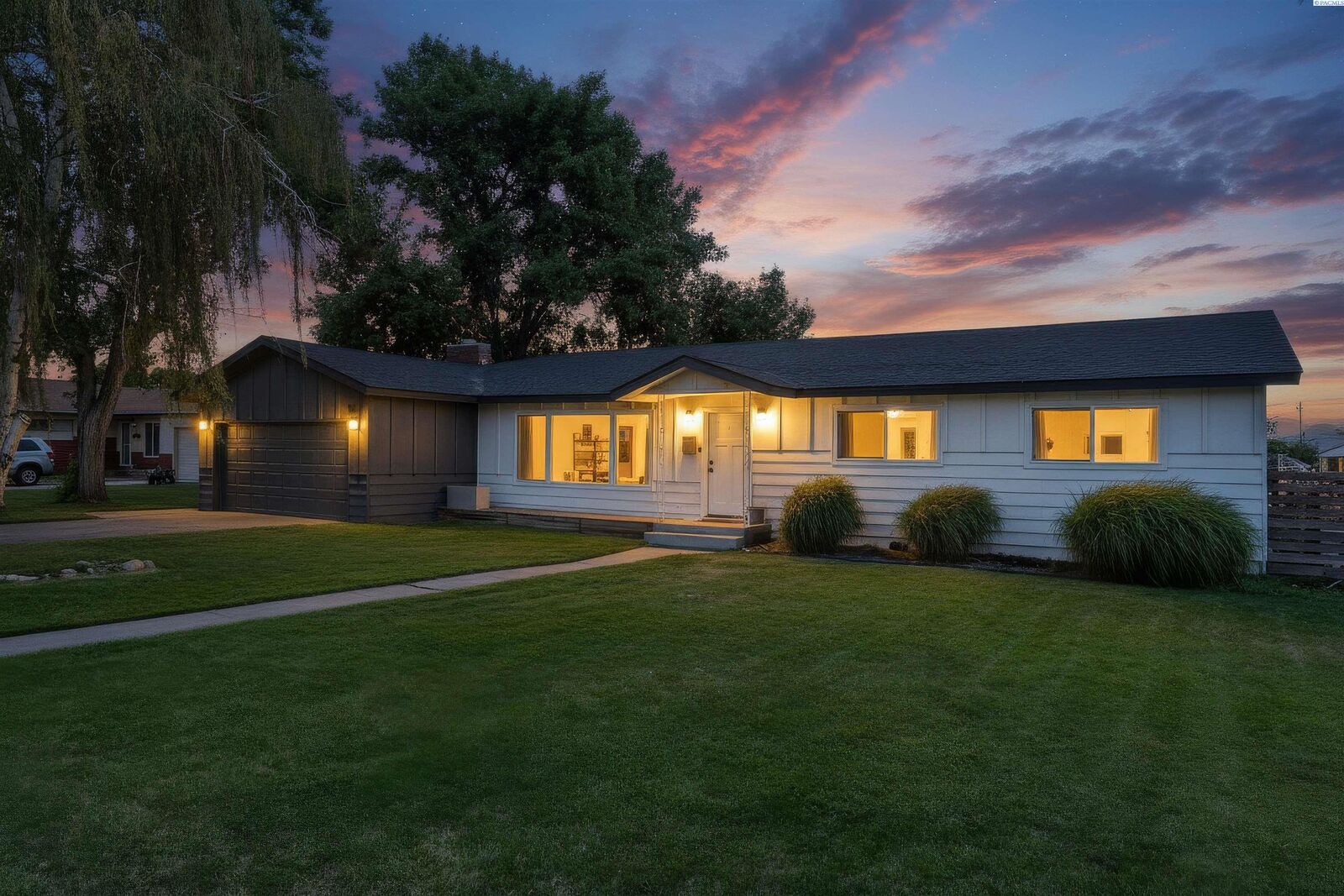 Property Photo: 4004 W Okanogan Ave WA 99336