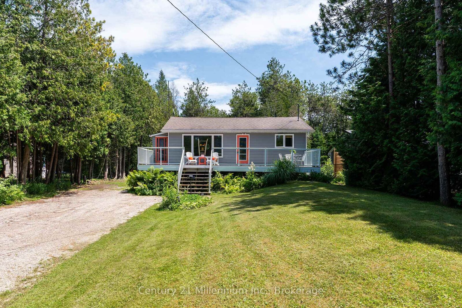 Photo de la propriété:  553 Bay Street  ON N0H 2T0 