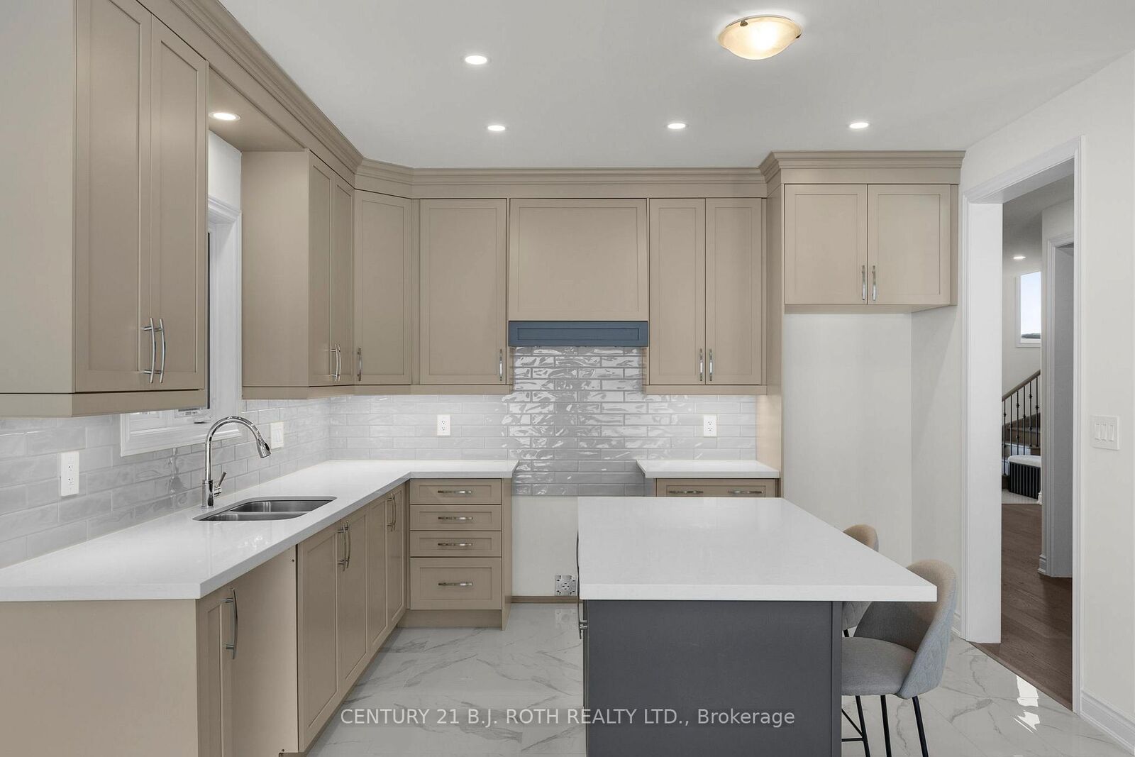Property Photo:  2974 Monarch Drive  ON L3V 8M8 