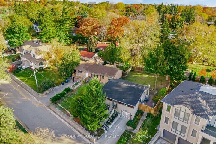 2557 Mindemoya Road — photo 1