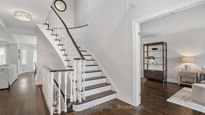Property Photo: 938 Wetherby Lane ON L4W 4S7