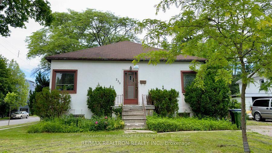 Property Photo:  258 Bogert Avenue  ON M2N 1L3 