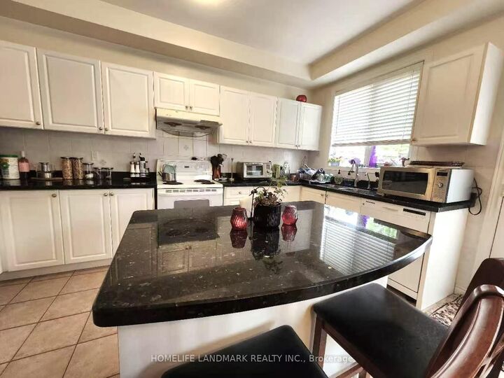 Property Photo: 25 Lord Nelson Court ON L4S 1Y2
