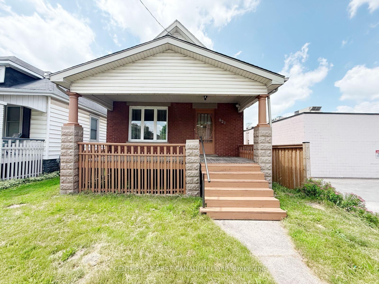 Property Photo: 827 Quebec Street ON N5Y 1X3