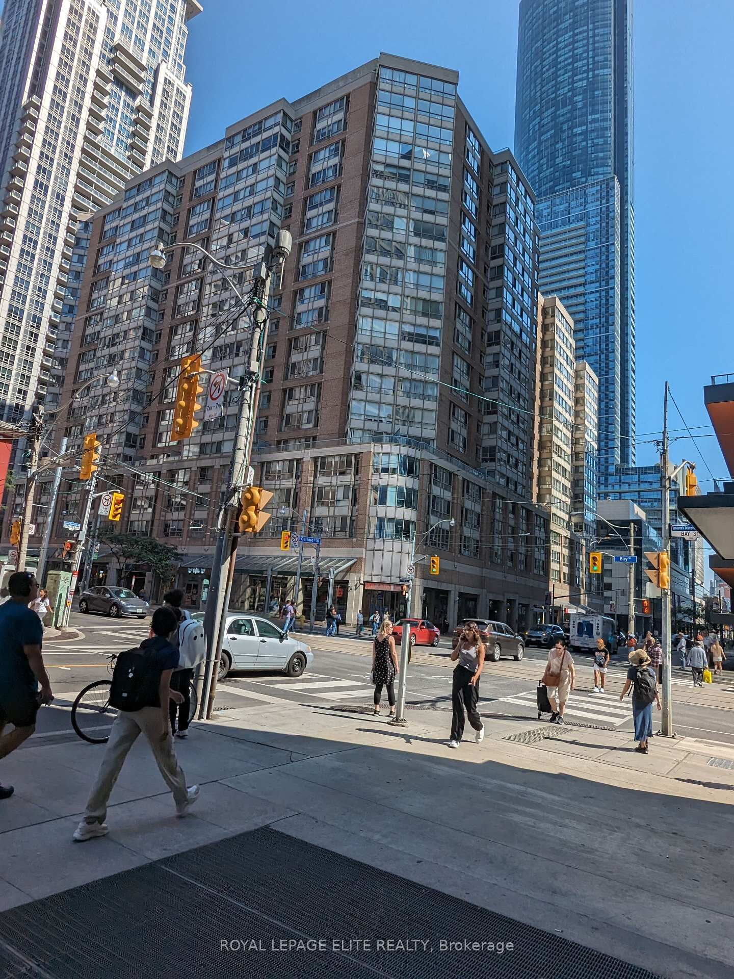 Property Photo: 711 Bay Street 820 ON M5G 2J8