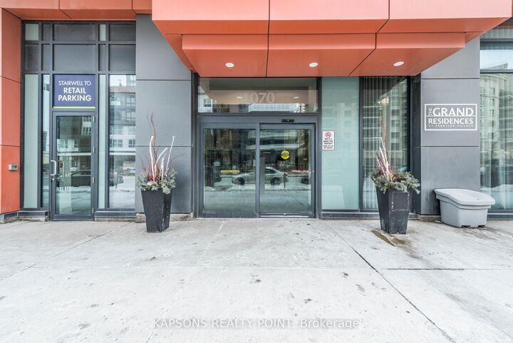 Property Photo:  4070 Confederation Parkway 2204  ON L5B 0E9 