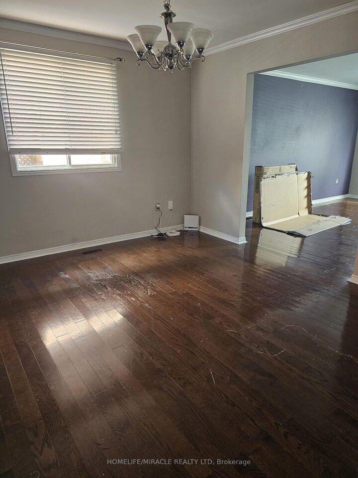 Property Photo: 19 Glenayr Street ON L9C 7C1