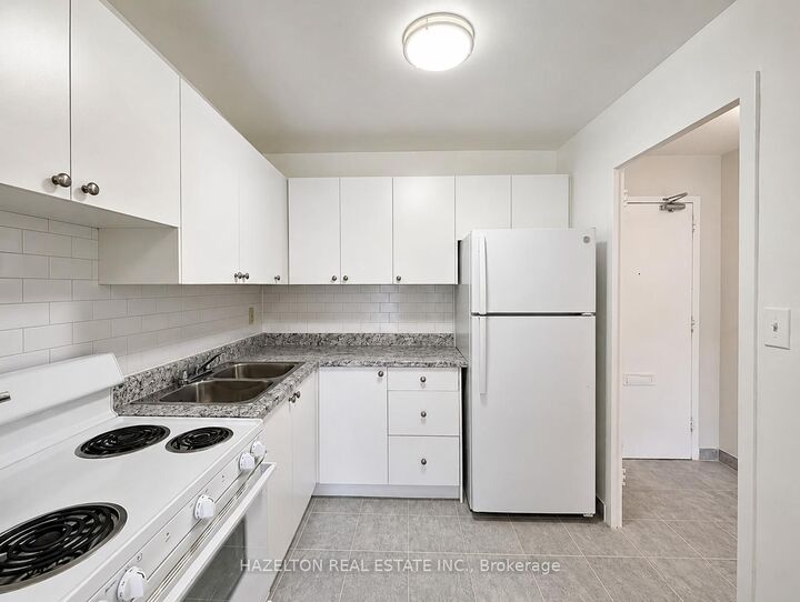 Property Photo:  1665 Bloor Street E 206  ON L4X 1S4 