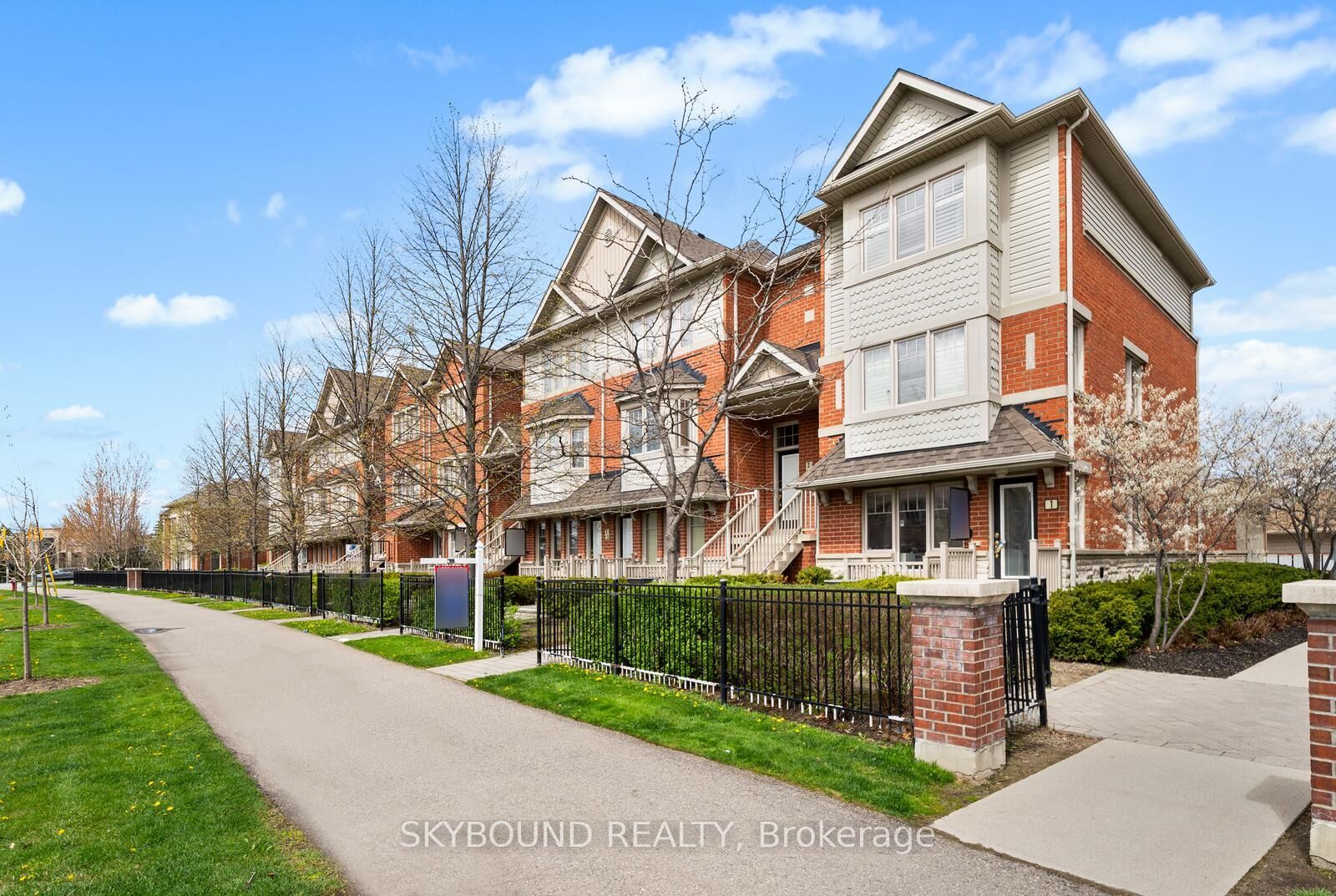 Property Photo:  3375 Thomas Street 13, 14  ON L5M 0P7 