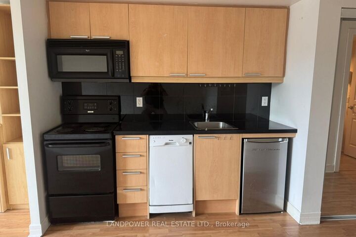 Property Photo: 19 Avondale Avenue 312 ON M2N 0A6