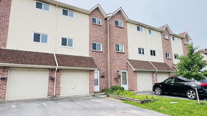 Photo de la propriété:  863 Datzell Lane  ON K7M 7P9 