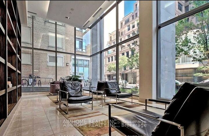 Property Photo:  38 Grenville Street 3902  ON M4Y 1A5 