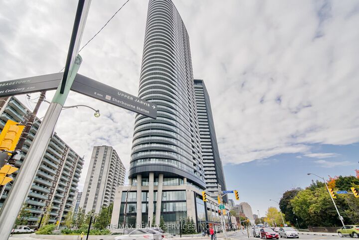 Property Photo: 585 Bloor Street E 2321 ON M4W 0B3
