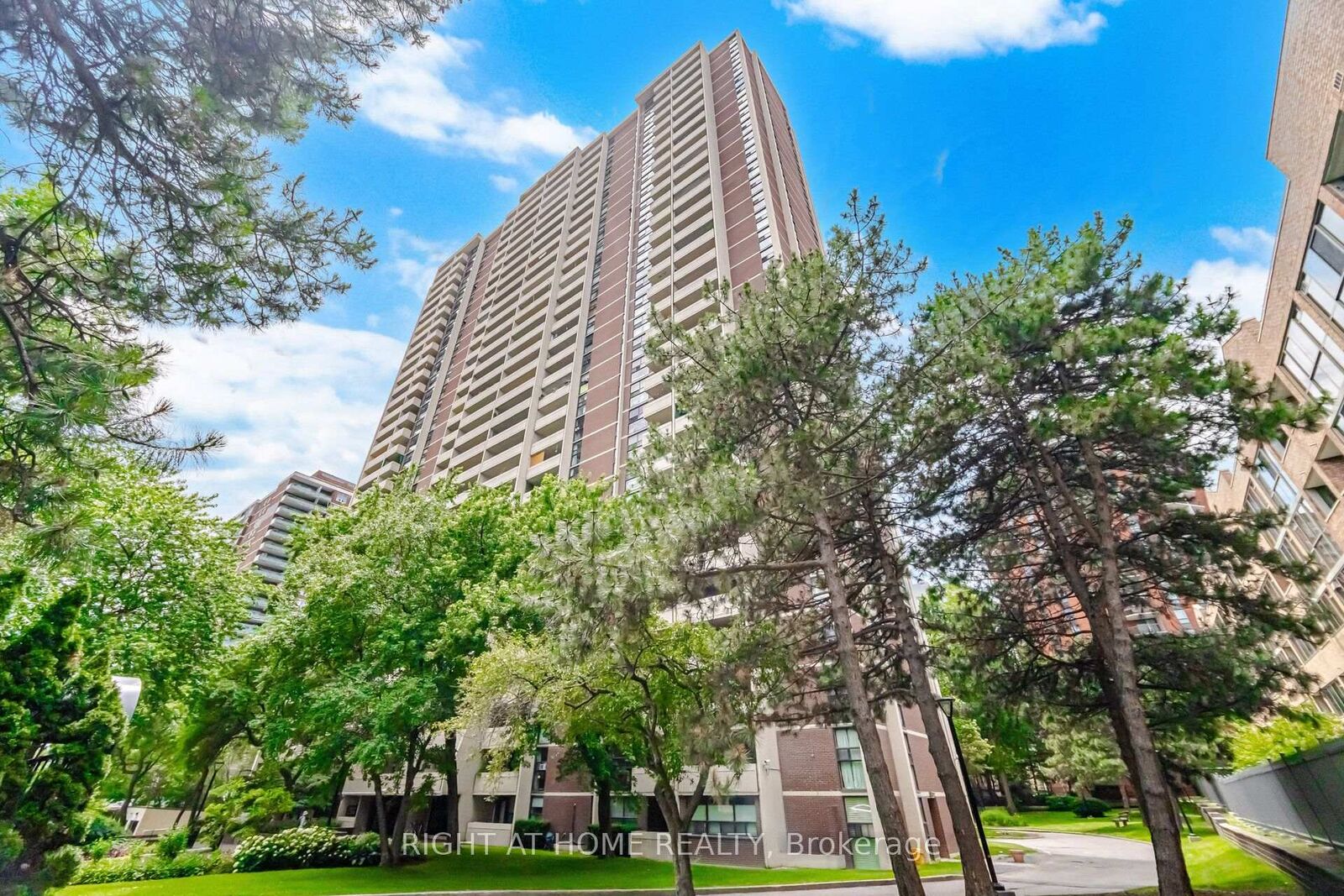 Property Photo: 40 Homewood Avenue 1104 ON M4Y 2K2