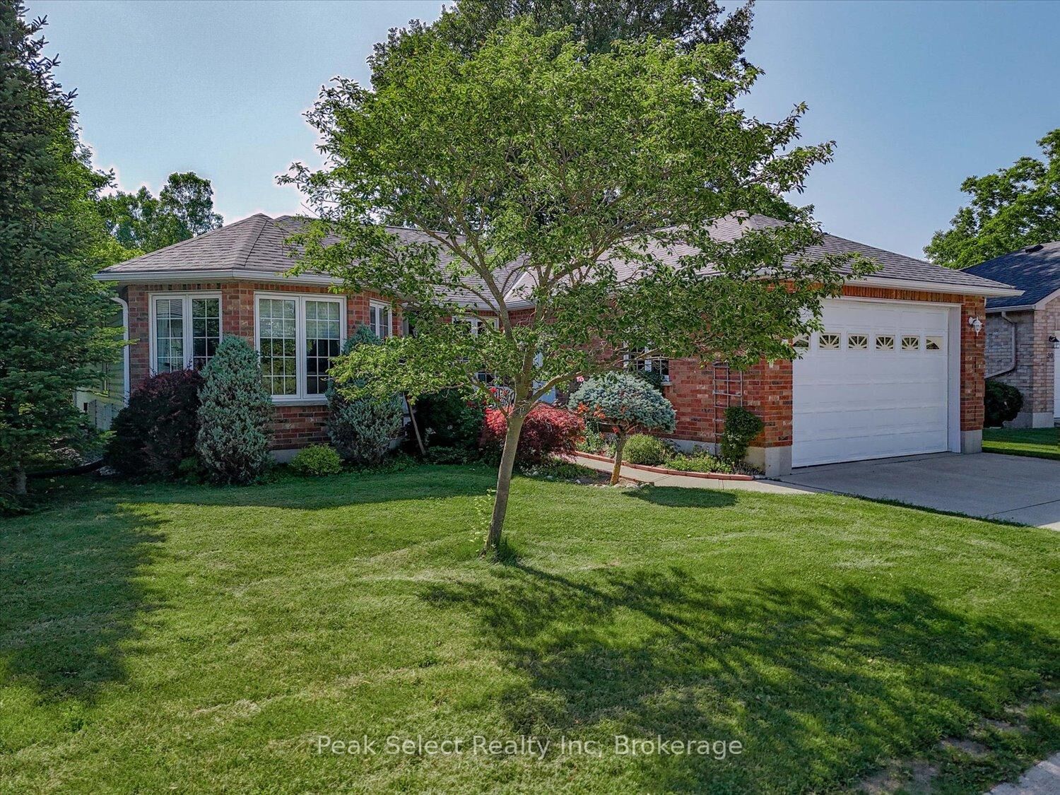Property Photo: 30 Ann Street 31 ON N4X 1C8