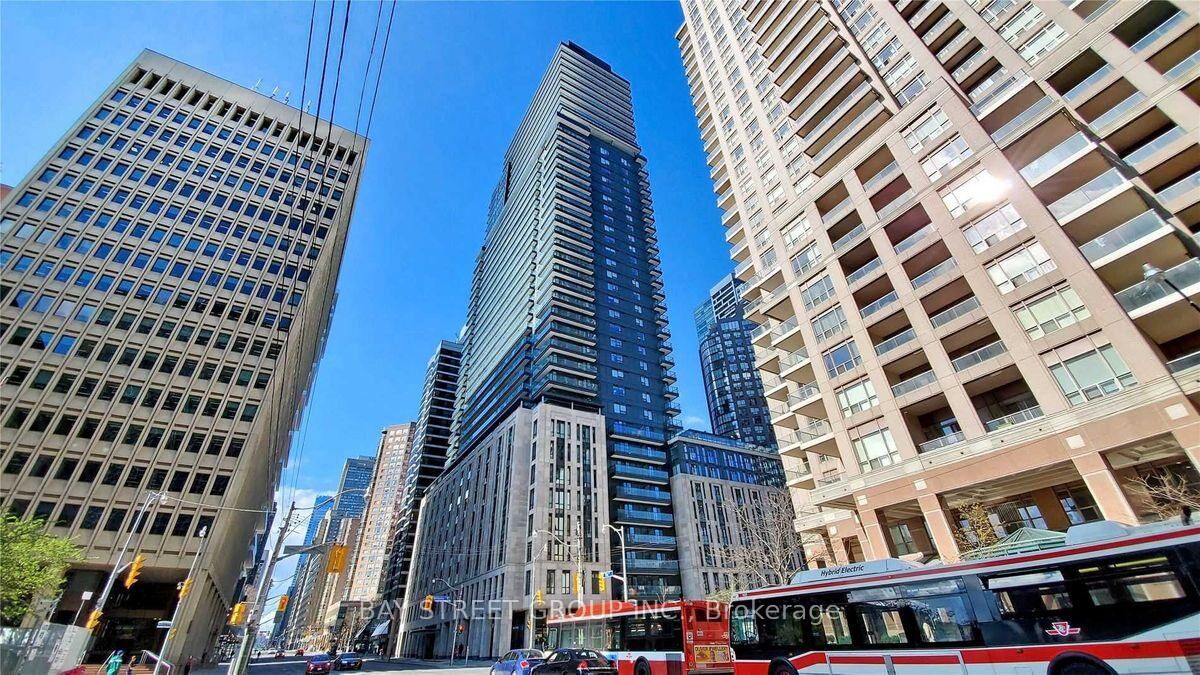 Property Photo:  955 Bay Street E 3904  ON M5S 2A2 